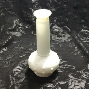 Hobknob w/Smooth Neck Milkglass Vase